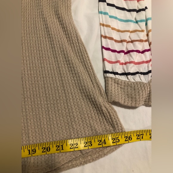Pink Lily, light weight, 2XL, waffle weave top with rainbow & cream sleeves - Picture 10 of 10